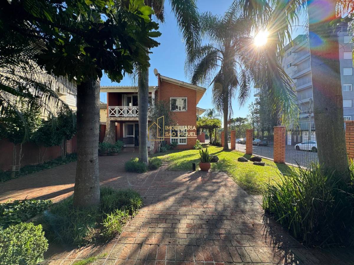 Casa de Esquina Localizada no Centro de Dois Irmãos À Venda